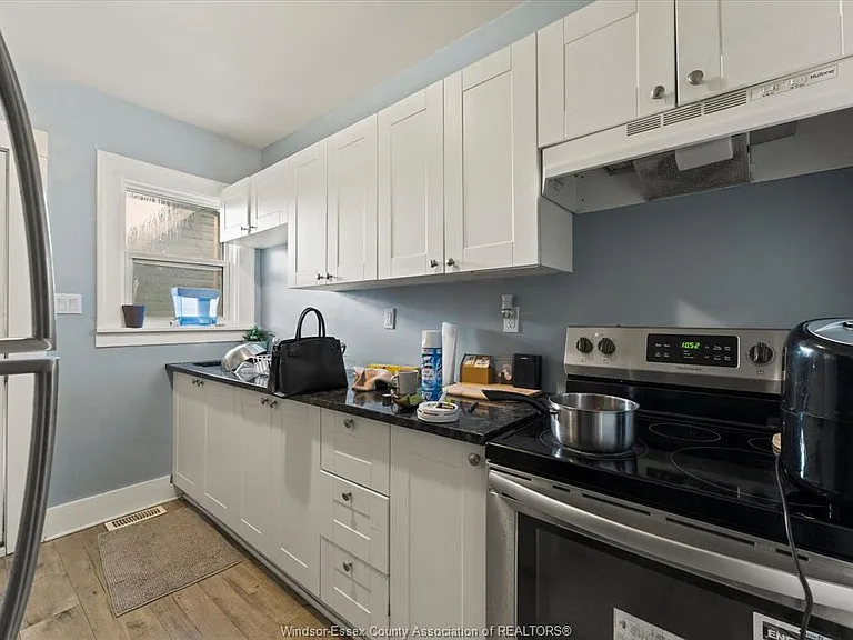 890 Howard Ave — Photo 18