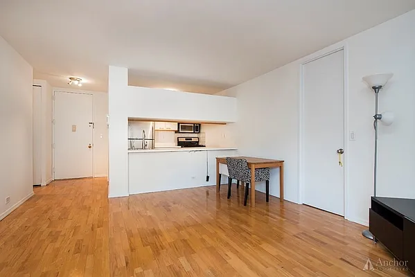 Rented by Anchor Associates | media 4