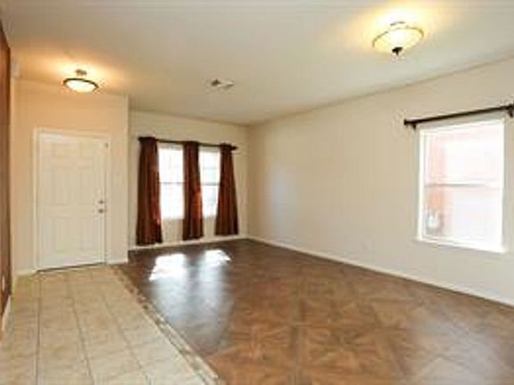 2nd image of 422 New Hope Ln