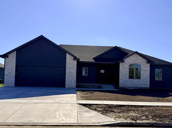 1212 N Shore Dr, Salina, KS 67401