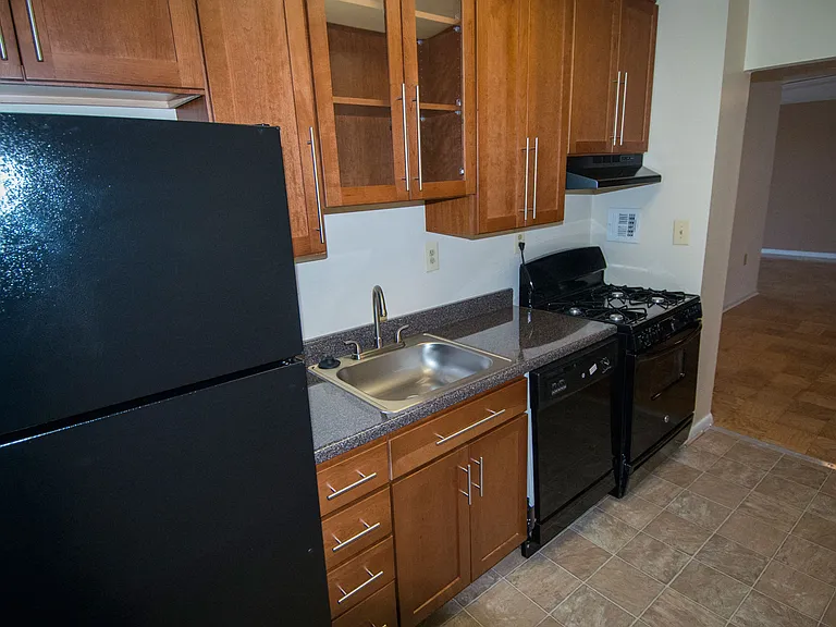 Steward Tower Apartments — Photo 53