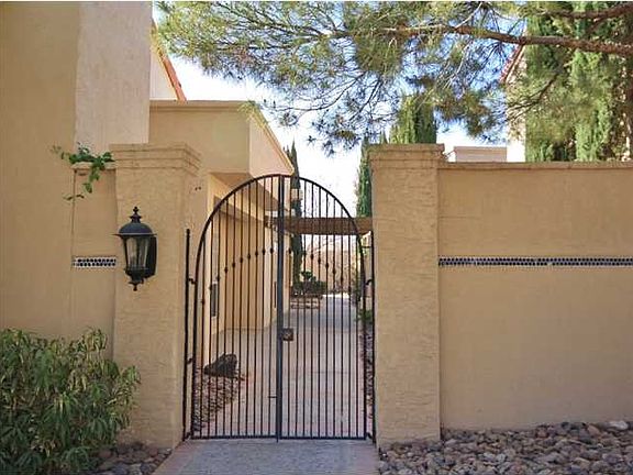 3rd image of 1017 Los Jardines Cir