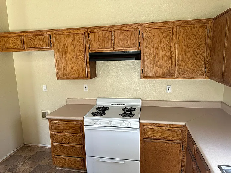 920 Alder Ave — Photo 4