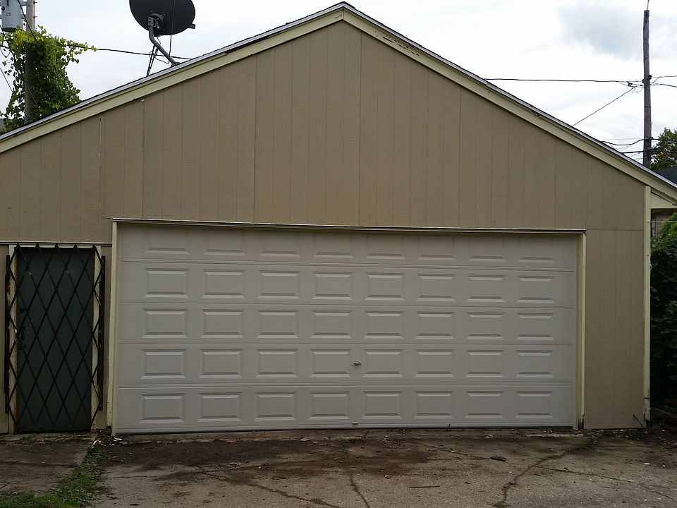 2nd image of 233 Ridgeway Ave
