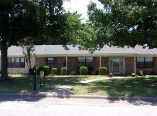 702 Barry St, Bowie, TX 76230