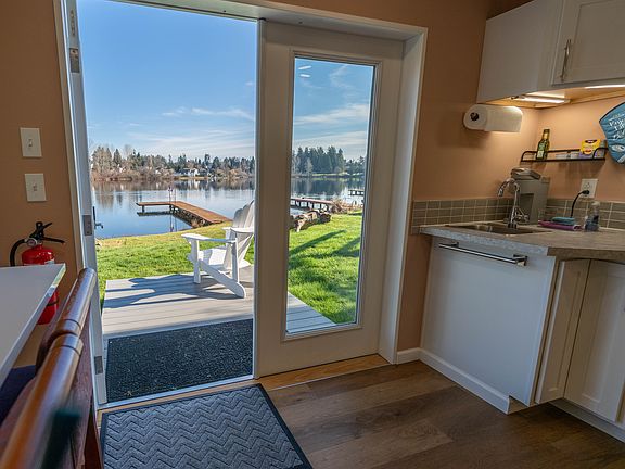 3rd image of 1653 Lake Mount Dr