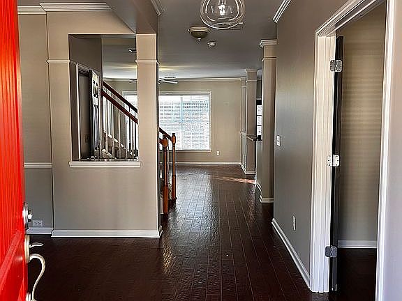 4th image of 210 Brookview Pl