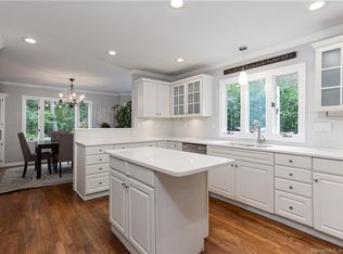 360 Circle Dr, Stratford, CT 06614