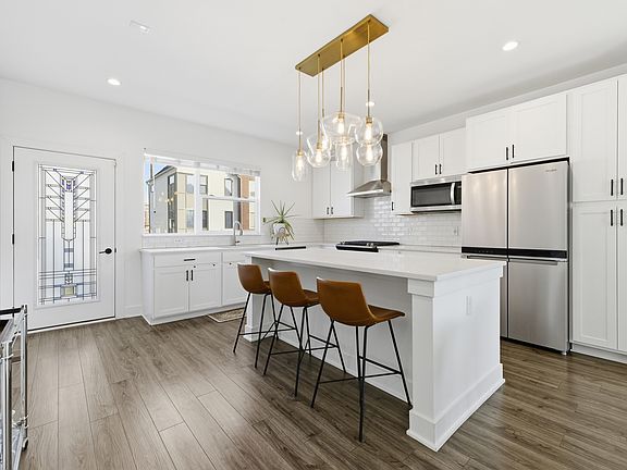 3rd image of 1543 Yandes St