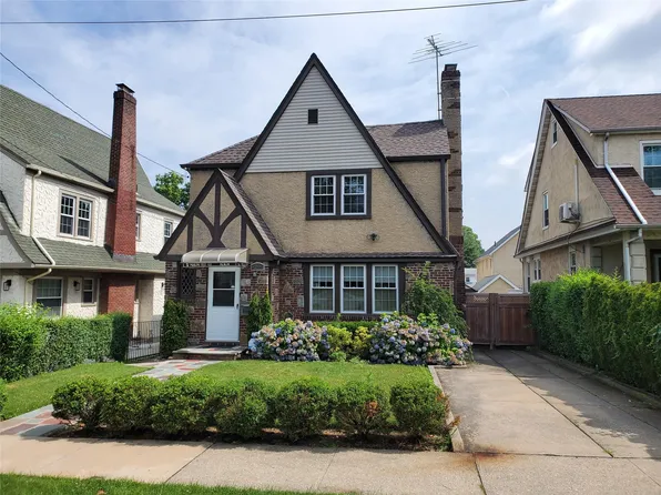 42-03 Westmoreland Street, Little Neck, NY 11363