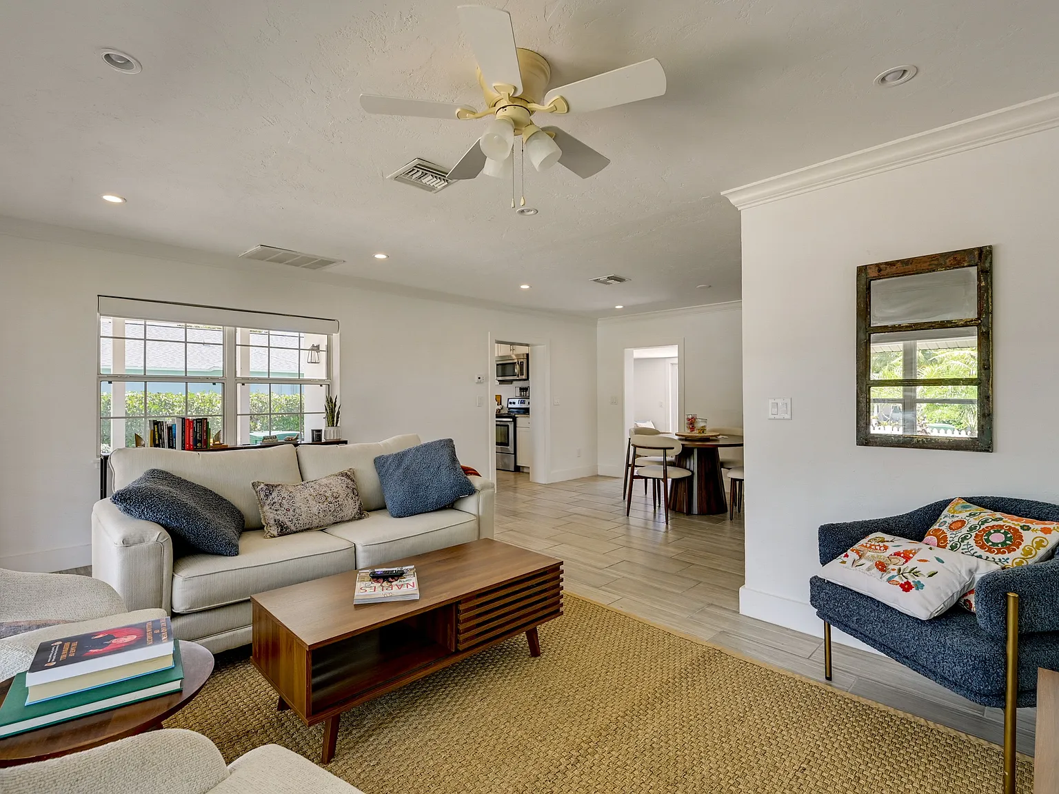 2 bed, 1041 sqft, $2,395 — Photo 3