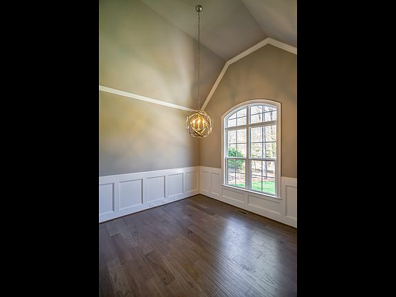 4th image of 1017 Linenhall Way