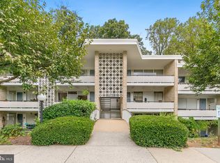 7541 Spring Lake Dr APT C-1, Bethesda, MD 20817
