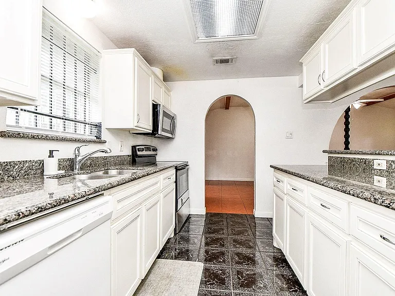 9037 Crestview Dr — Photo 19