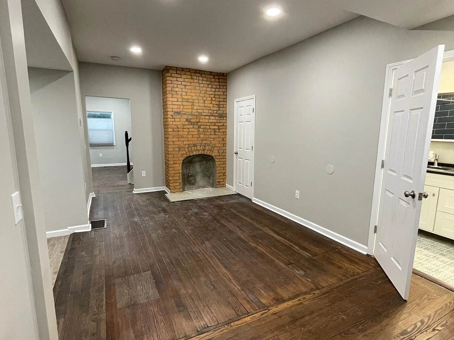 1313 Summit St — Photo 4