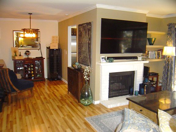 5th image of 241 Deerpath Ct