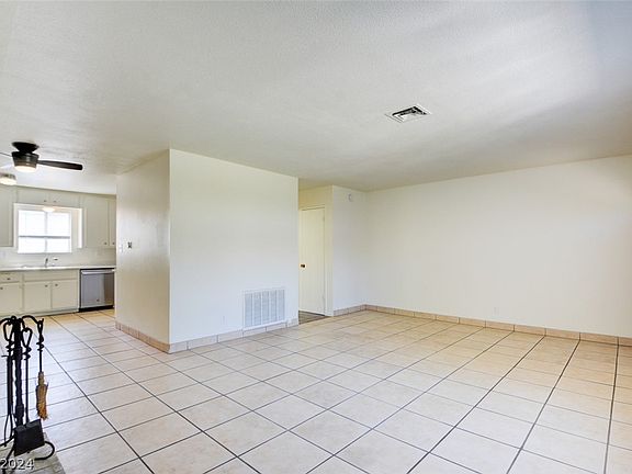 3rd image of 668 Greenbriar Townhouse Way