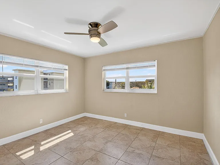 2615 NE 1st Ct #312 — Photo 32