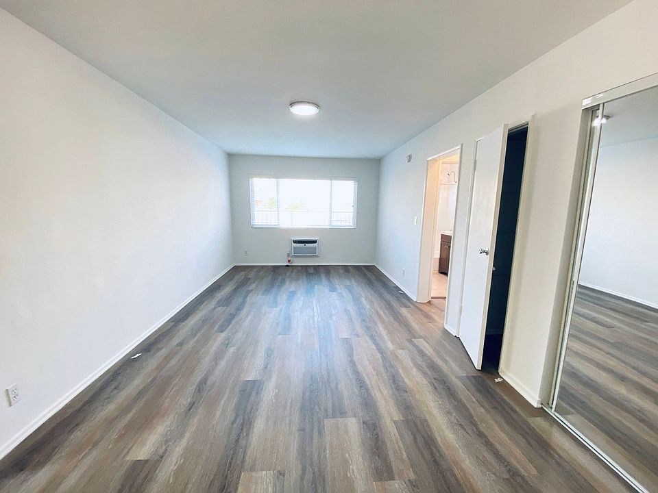 1st image of 5725-5729 Vineland Ave #8729-03