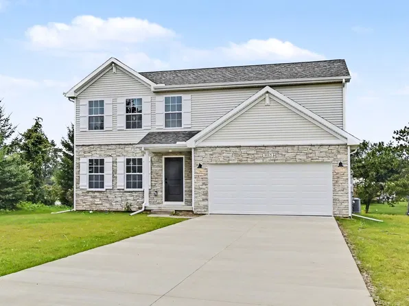 1015 Woodridge Dr, Saint Johns, MI 48879