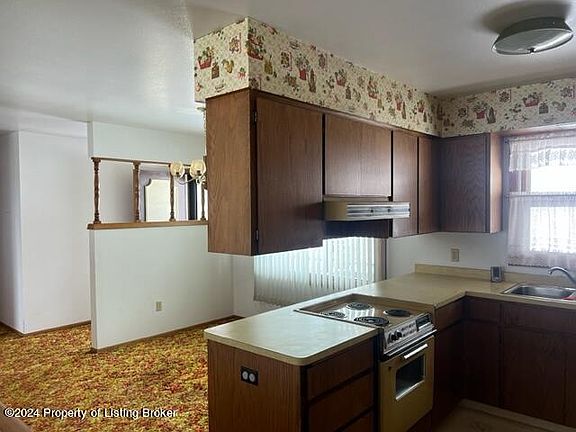 4th image of 265 7th St E