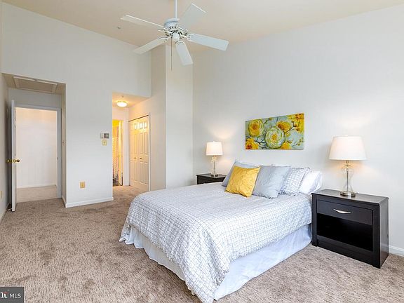4th image of 20 Highstream Ct #700