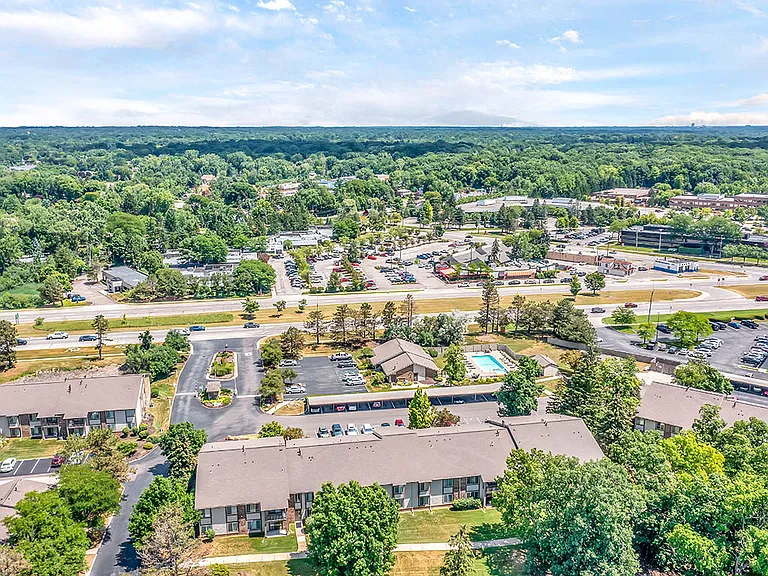 Edge At Farmington Hills - Farmington Hills, MI — Photo 45