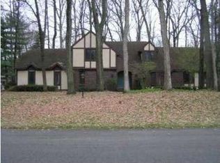 6948 Maplecrest Dr SE, Grand Rapids, MI 49546