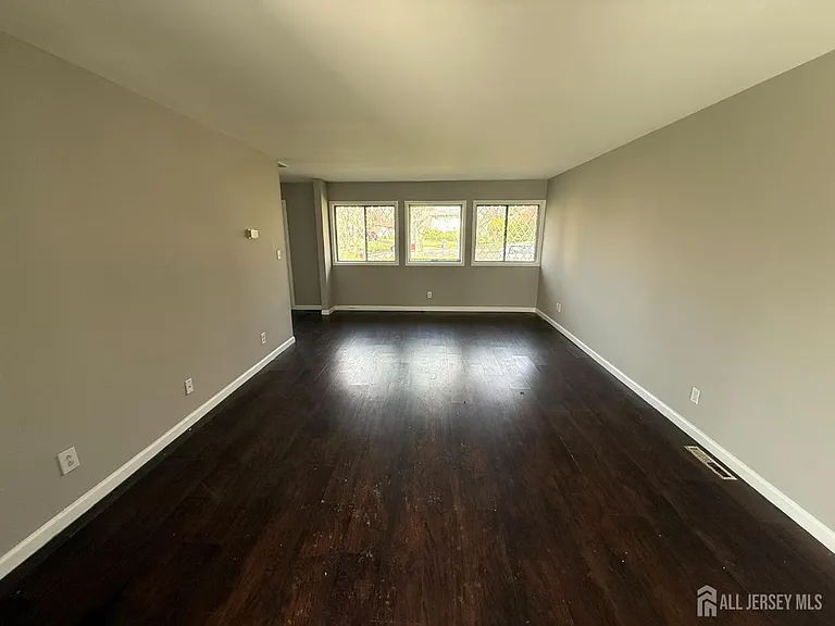 8 Poe Ct — Photo 6