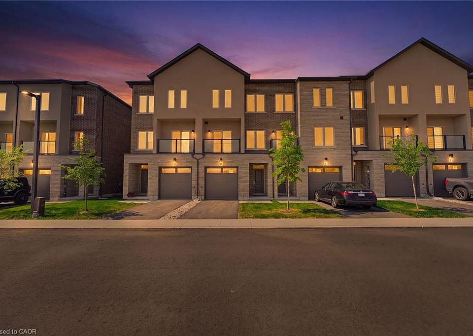1st image of 10 Clear Valley Ln
