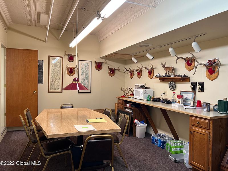 5th image of 206 Broadway