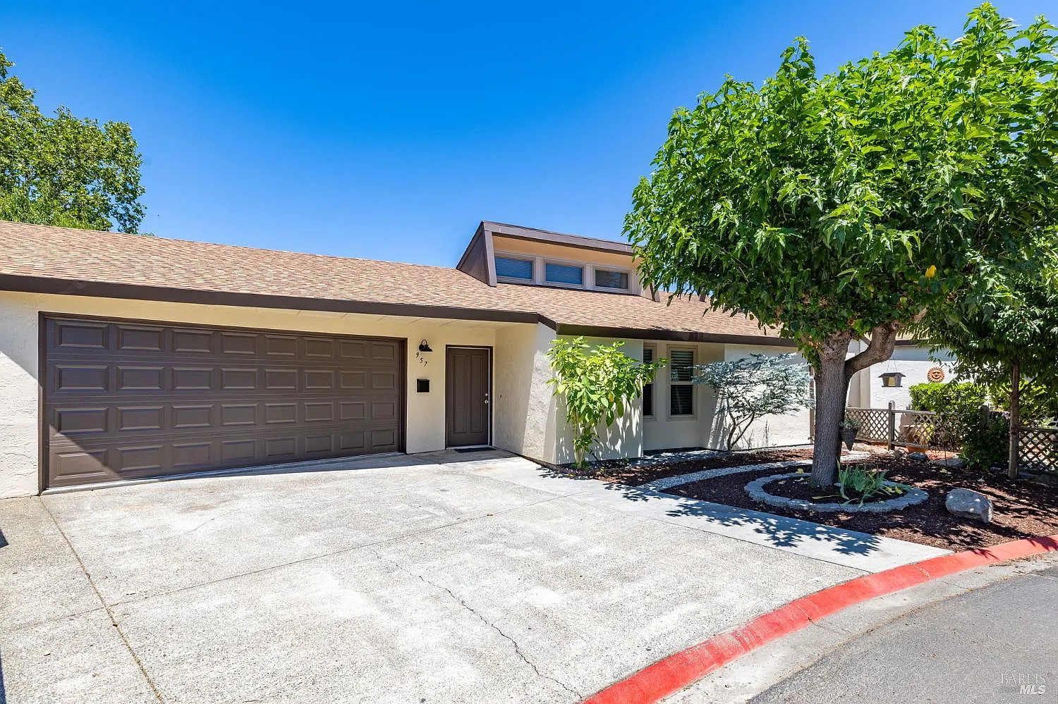 957 W 8th Street - Photo 1