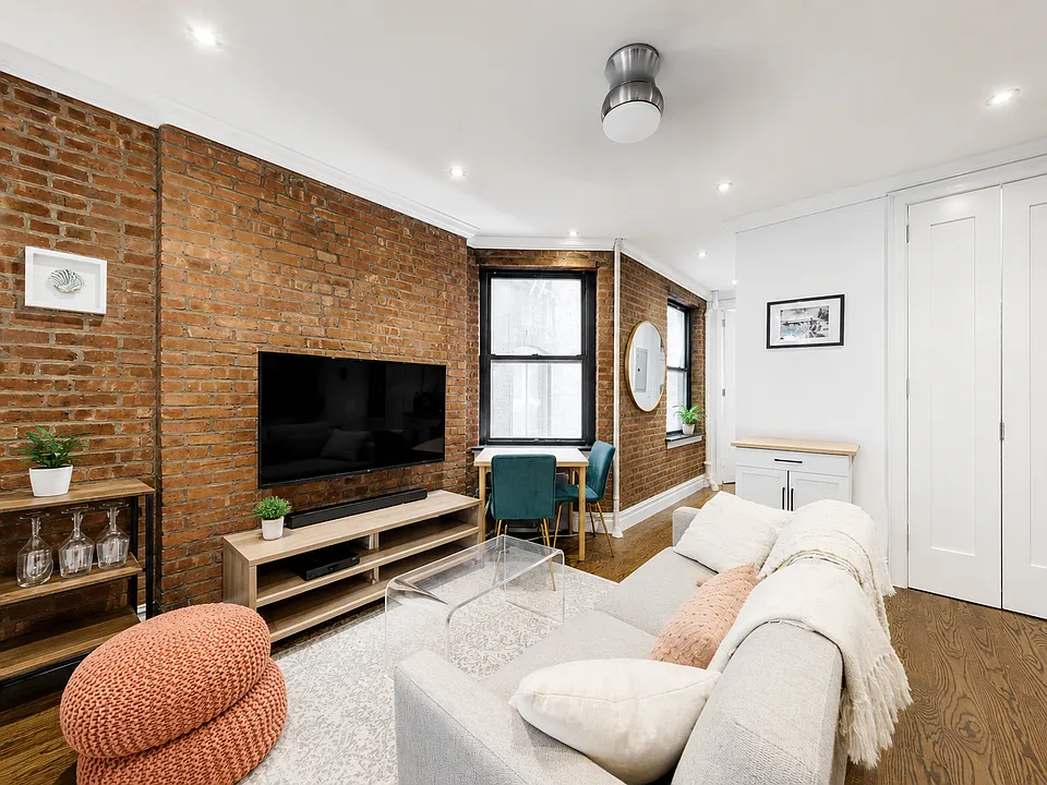 25 Grove St #14A