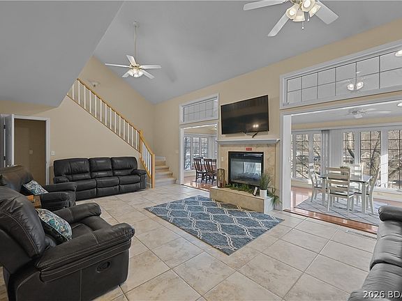 4th image of 1953 Valley Rd