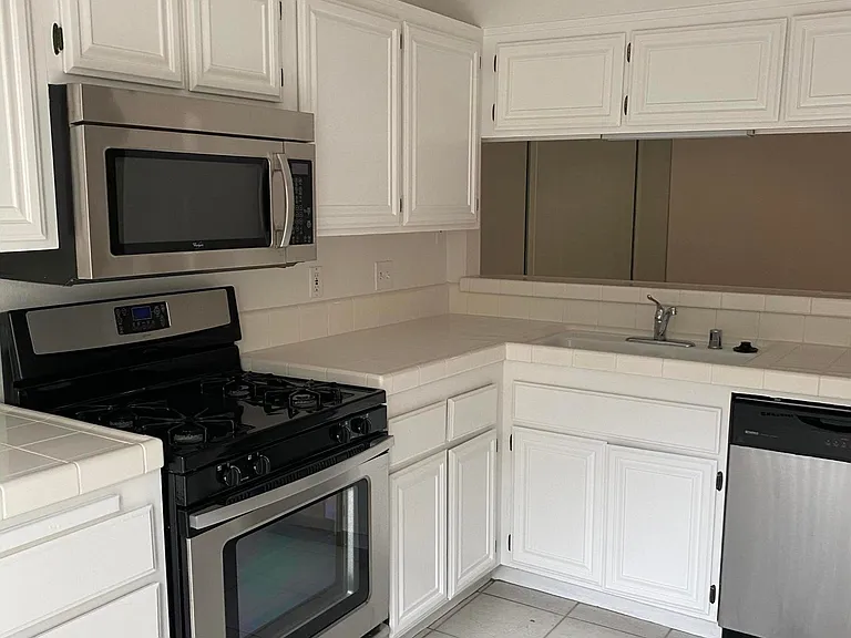 5473 Spanish Oak Ln #B — Photo 8