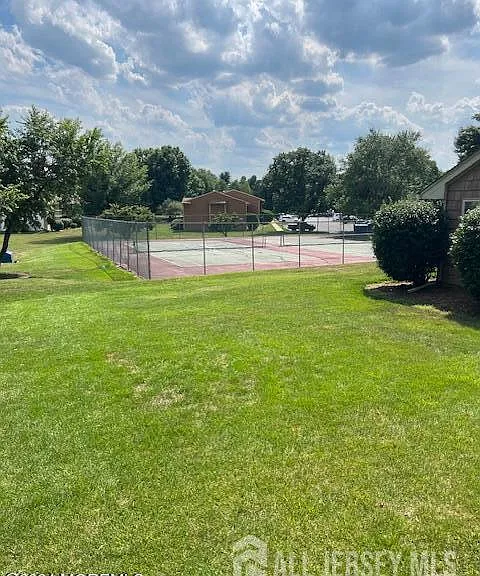 405 Cynthia Ct S — Photo 11
