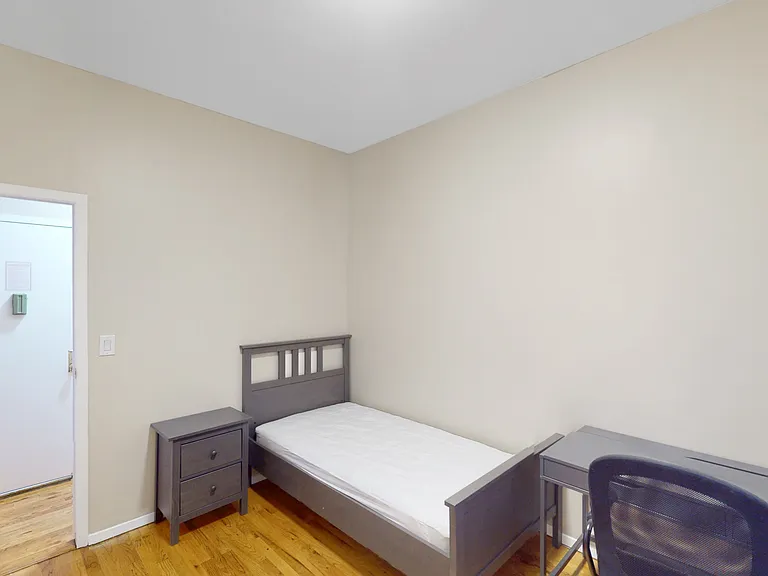 180 Claremont Ave #4 — Photo 11