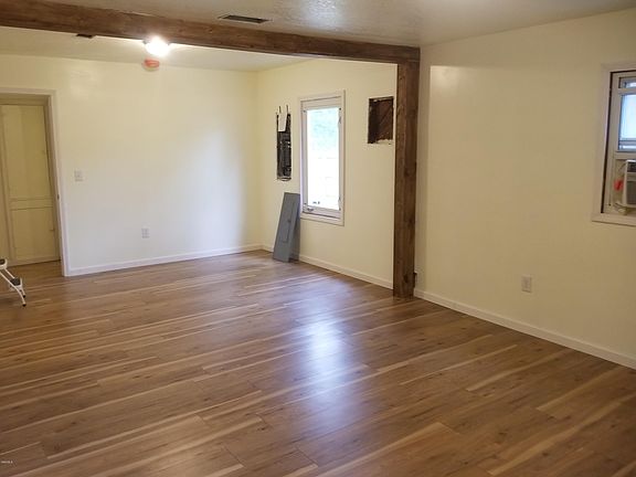 4th image of 2321 Oak Ave