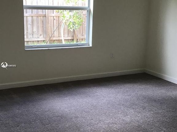 4th image of 244 SE 32nd Ave