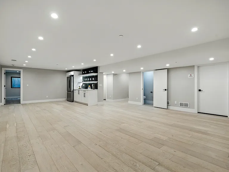 2860 Table Mesa Dr — Photo 37