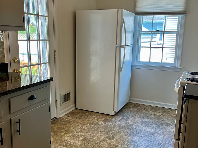 48 Spring Ln — Photo 14