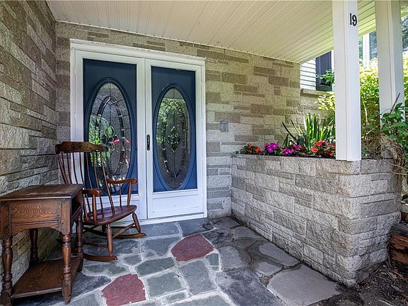4th image of 19 Cherry Blossom Ln