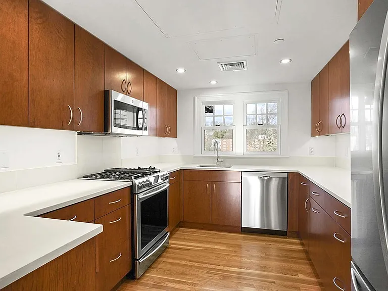 165 Winthrop Rd #D — Photo 16