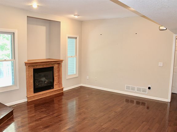3rd image of 4015 Marigold Dr