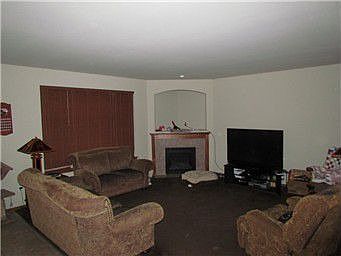 Family room w/fireplace