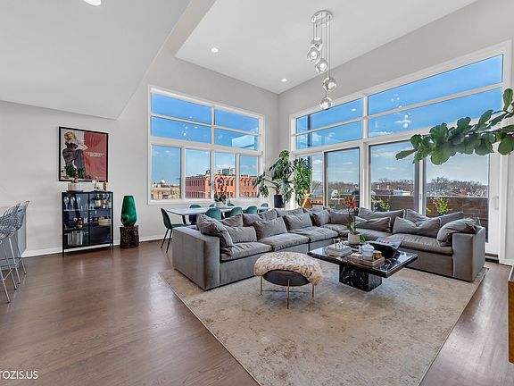 2nd image of 2216 W Armitage Ave APT 4D