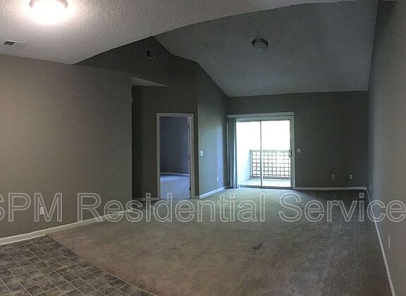 4th image of 723 Bragg Dr APT E