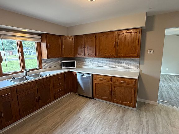 5th image of 806 Walnut St