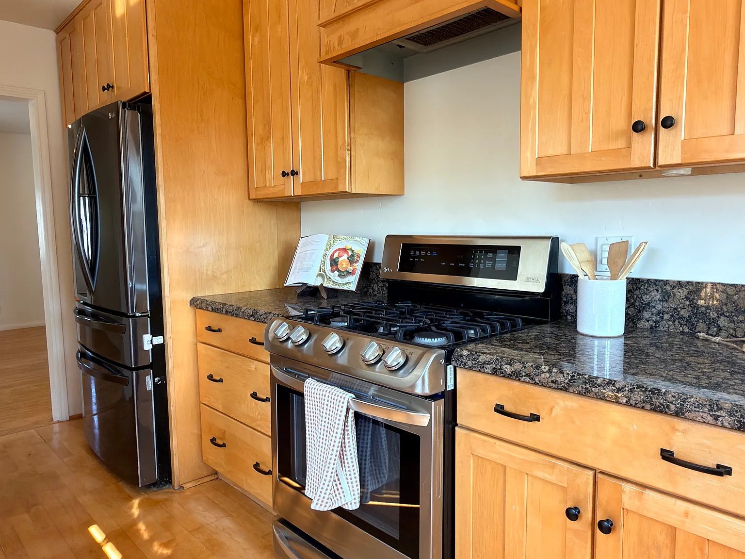 3 bed, 1500 sqft, $3,500 — Photo 2