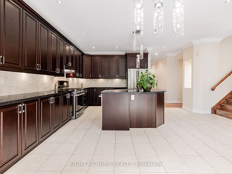67 Timna Cres — Photo 11